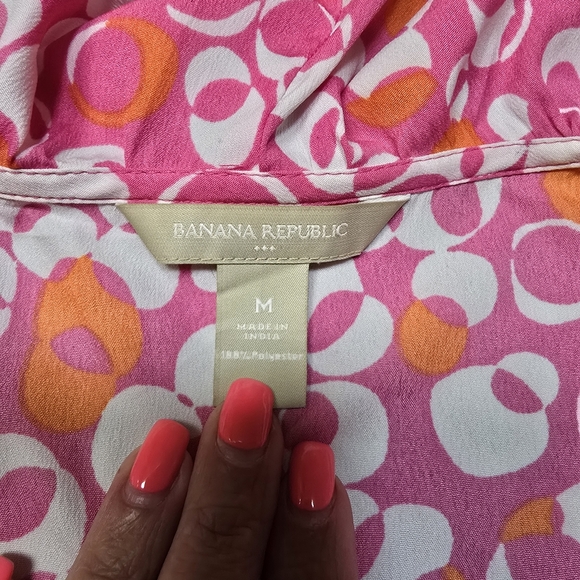 Banana Republic Pink and Orange Patterned Top with ruffles. Sleeveless. Size med - Picture 2 of 2